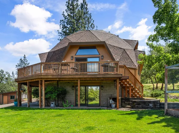 226 Entrada Dr, Eagle Pt, OR 97524