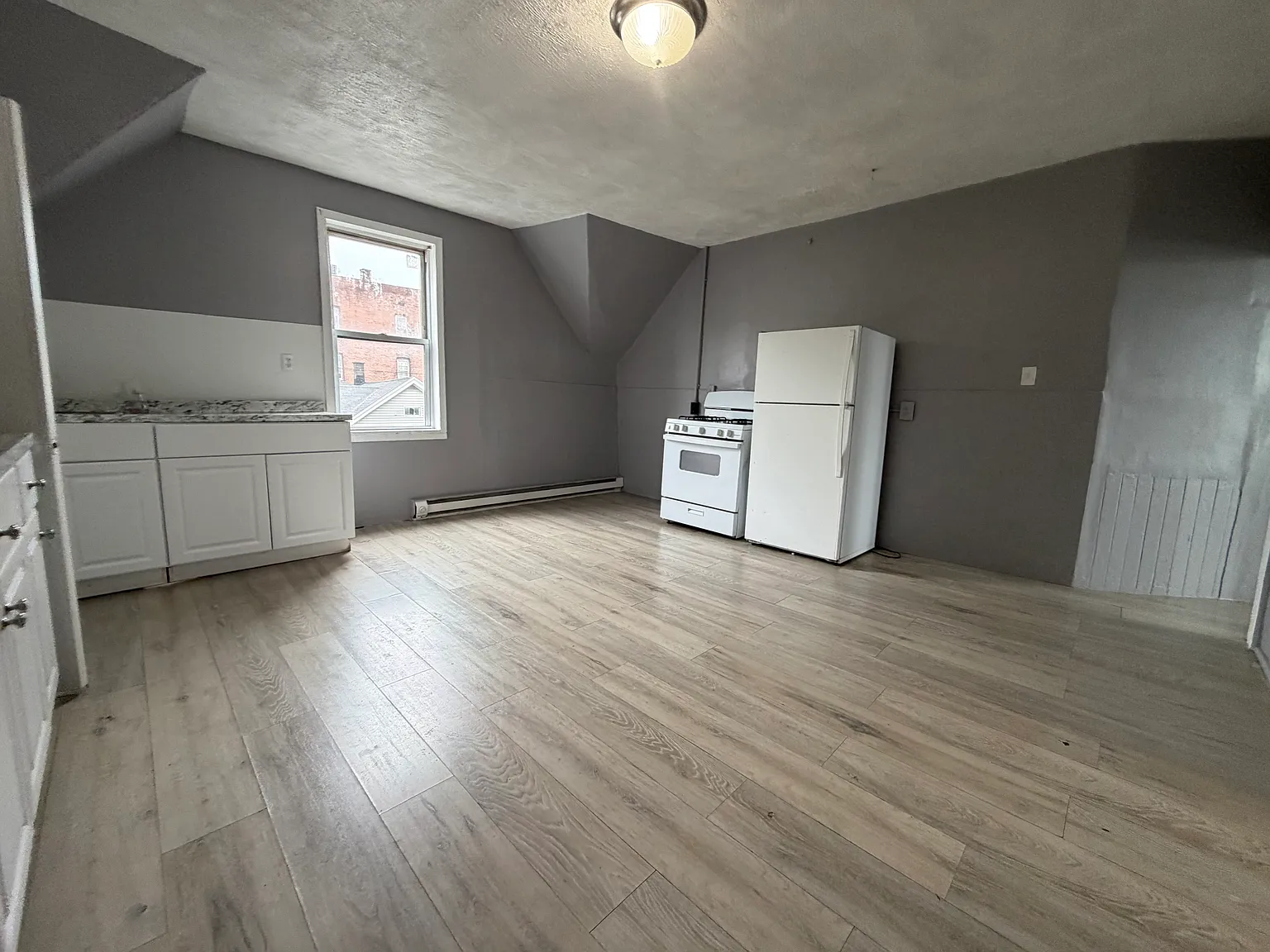 2 bed, 1000 sqft, $1,295 — Photo 2