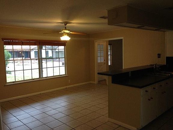 4th image of 3207 McElroy Dr