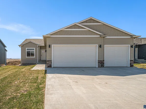 7913 E 44th St, Sioux Falls, SD 57110