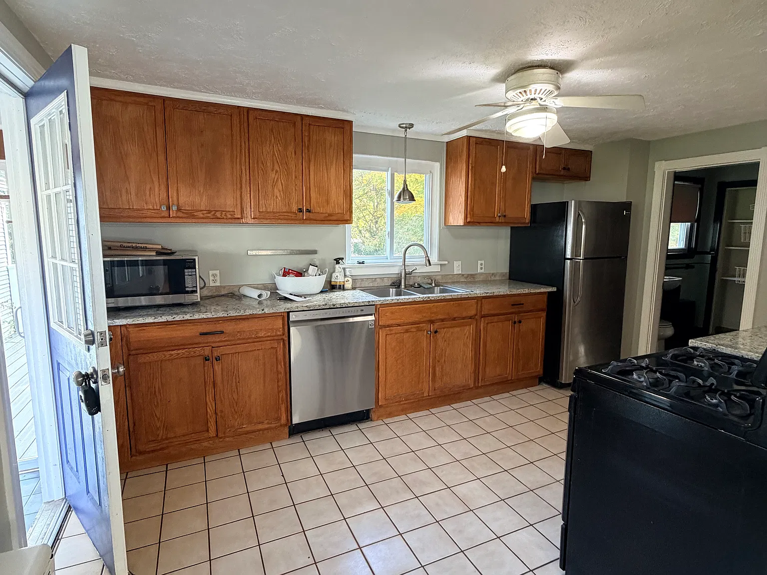 3 bed, 1450 sqft, $2,800 — Photo 2