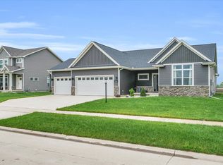 1714 Littlefield Ln, Mahomet, IL 61853