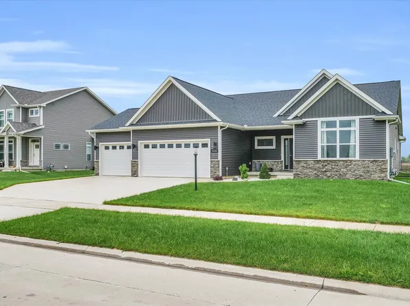 1714 Littlefield Ln, Mahomet, IL 61853