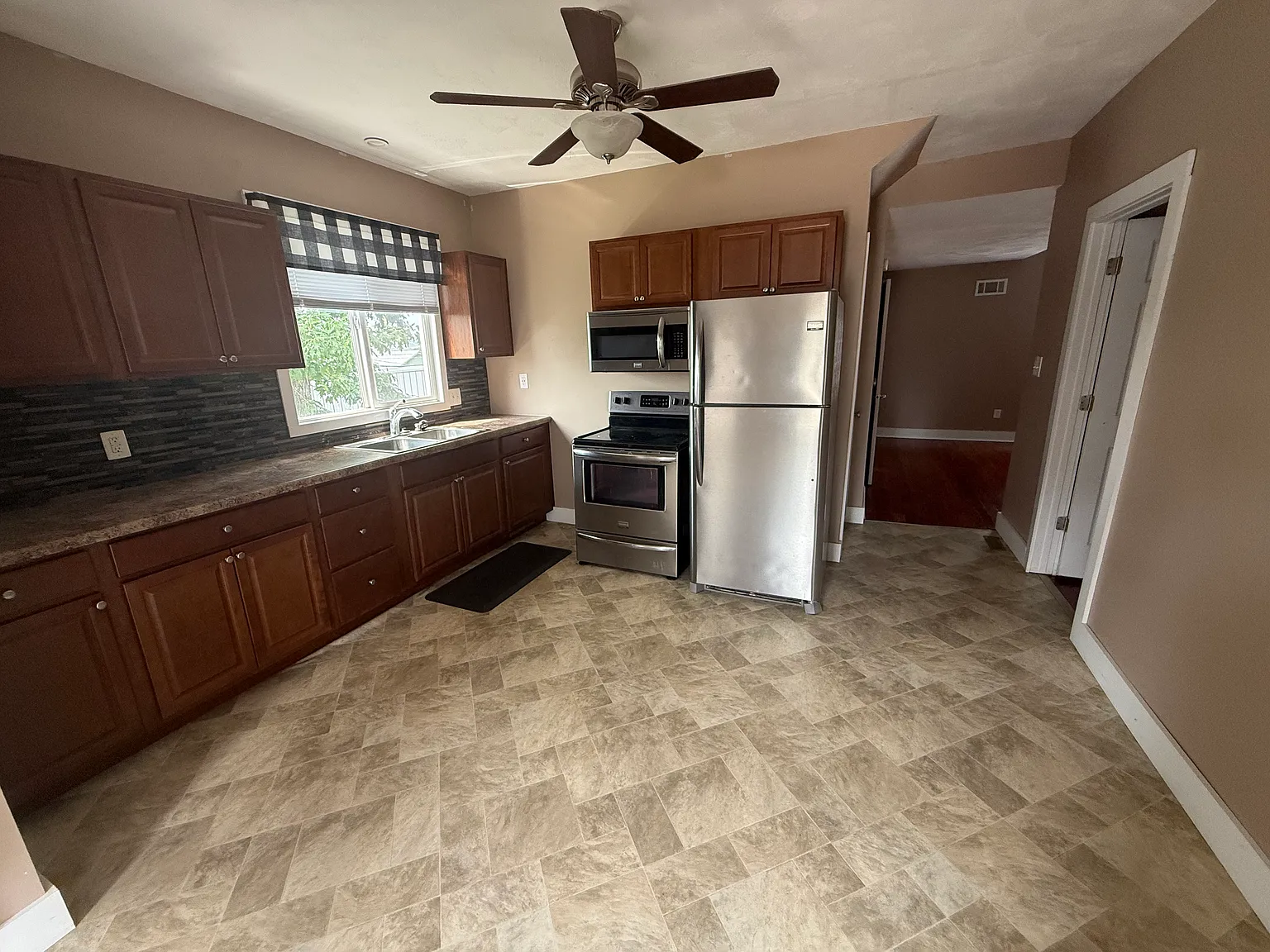 1 bed, 800 sqft, $850 — Photo 2