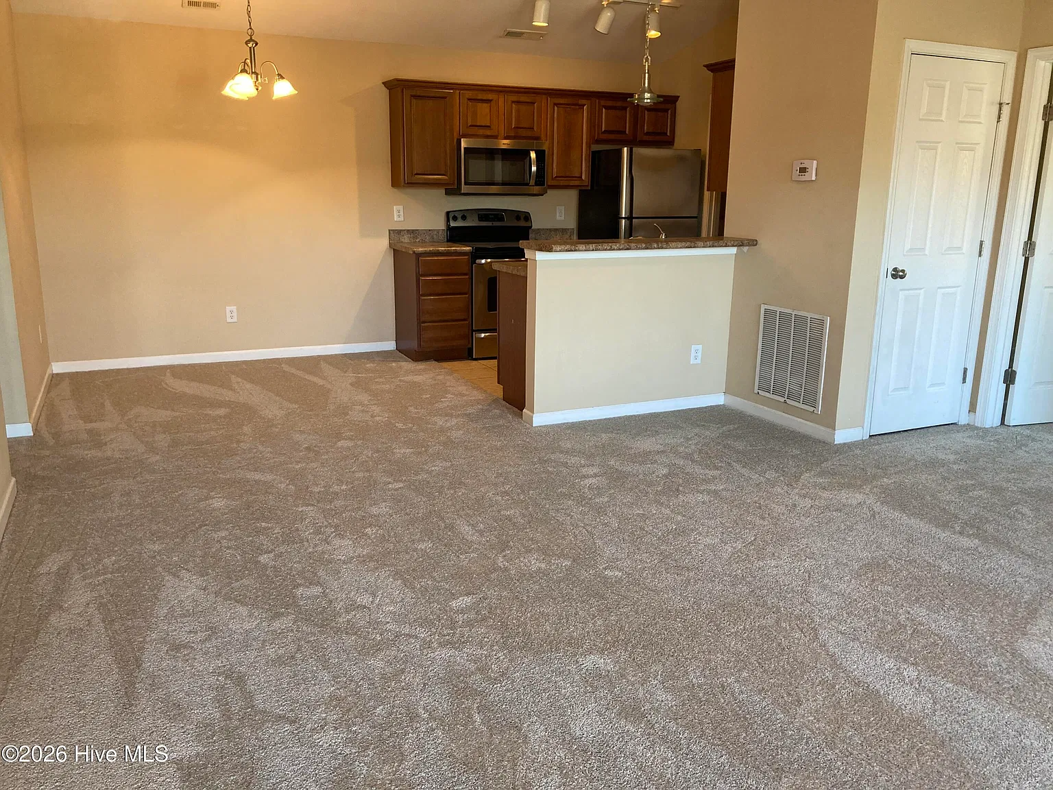 4416 Jay Bird Cir — Photo 4