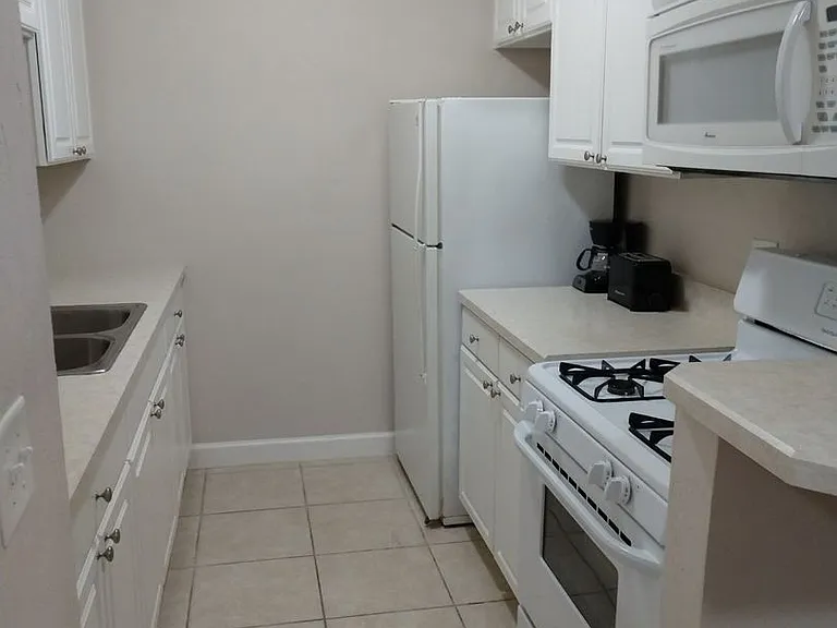 1700 SW 16th Ct — Photo 2