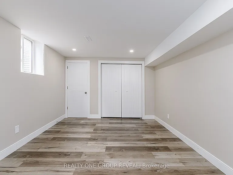 326 Prince Of Wales Dr — Photo 21