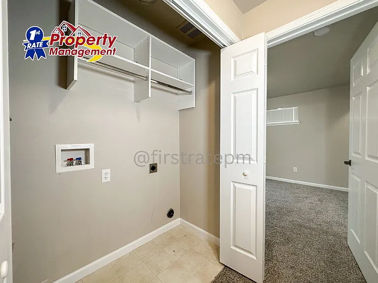 10151 W Garverdale Ln #201 — Photo 16