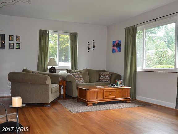 4th image of 2908 Linden Ln