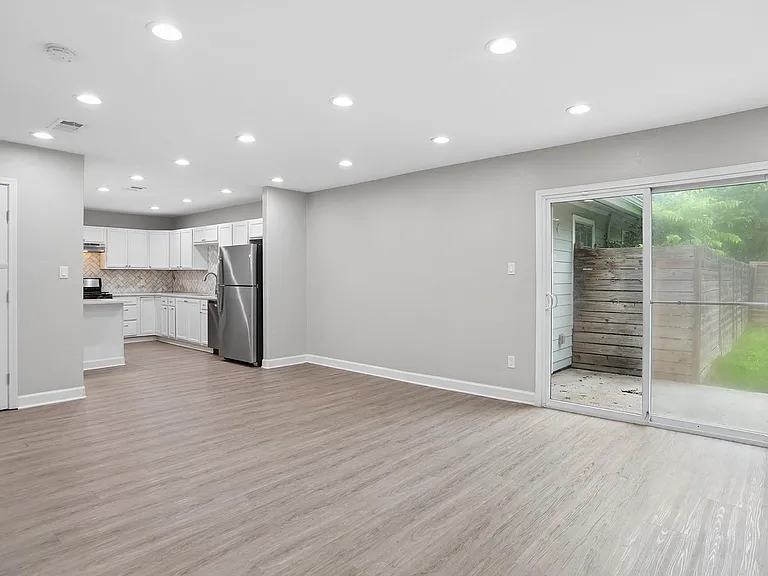 2308 Devonshire Dr #A — Photo 5