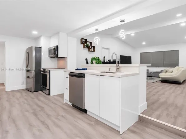 658 SW 1st Ct, Boynton Beach, FL 33426