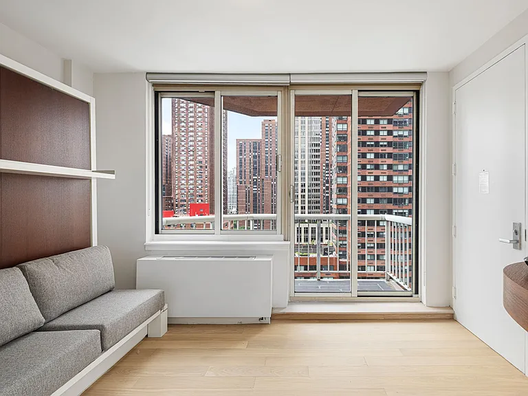 206 E 95th St #PENTHOUSE — Photo 12