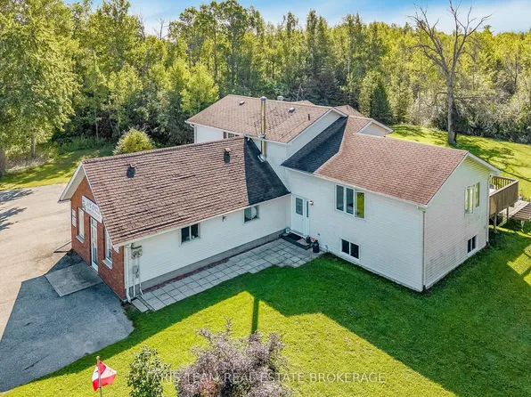 8801 Beachwood Rd, Wasaga Beach, ON L9Z 2G5