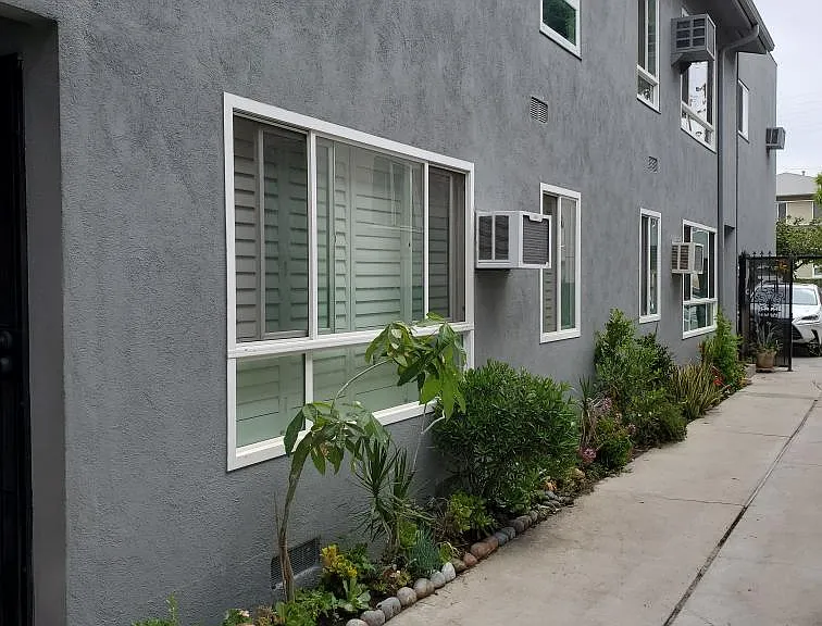 103 N Hayworth Ave — Photo 15