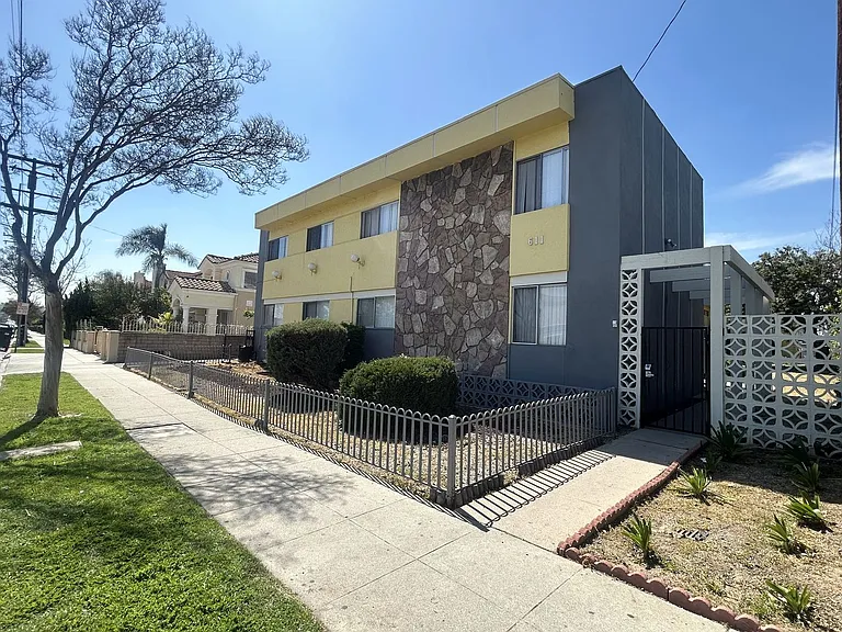 611 N Alhambra Ave — Photo 1