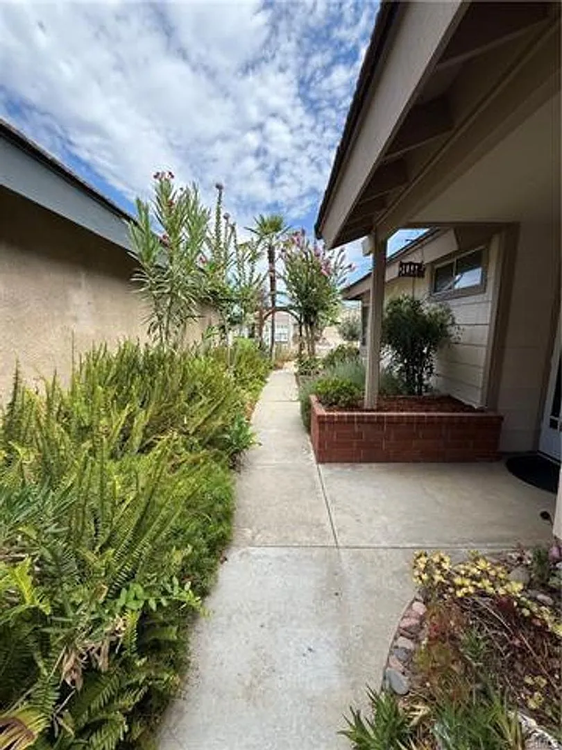 Charming single-story home — Photo 3
