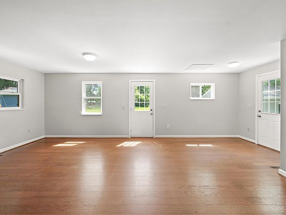 5th image of 325 Center St