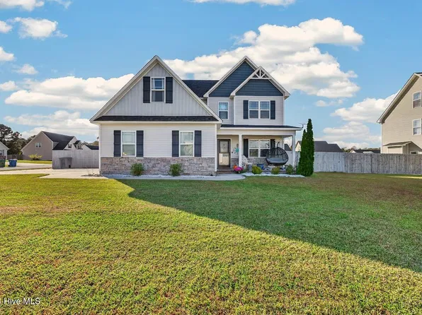 207 Breakwater Drive, Sneads Ferry, NC 28460