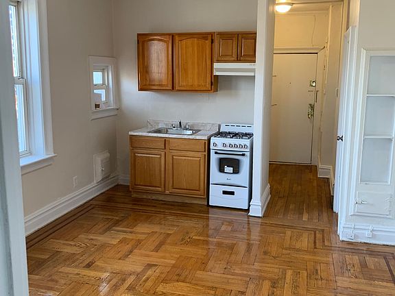 2nd image of 49 Waverly St #26