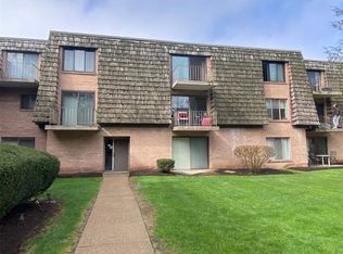 1515 Forest Green Dr, Coraopolis, PA