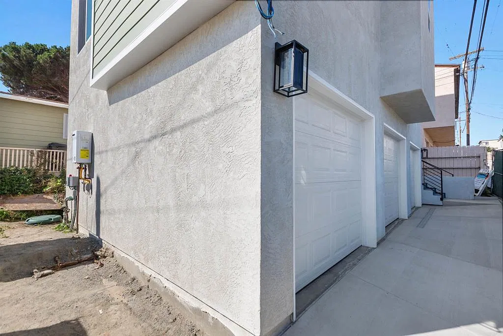 2 bed, 2.0 bath, 700 sqft, $3,300 — Photo 3