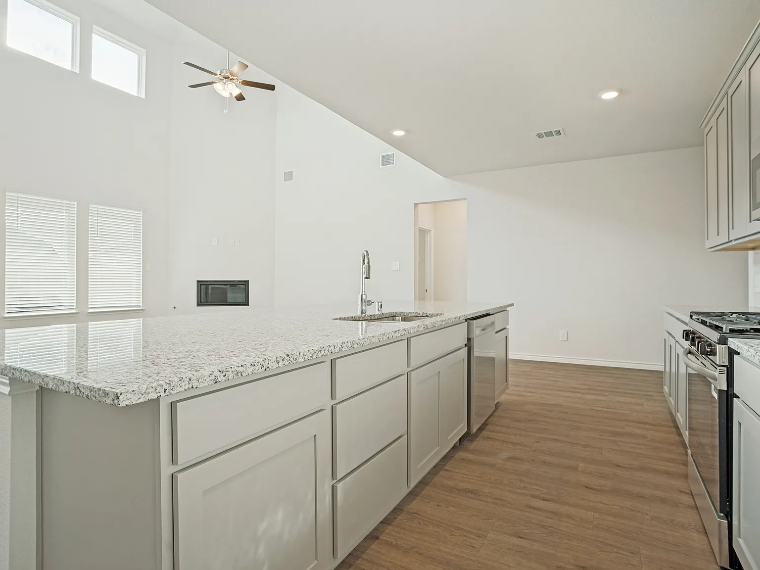 4 bed, 2624 sqft, $3,000 — Photo 4