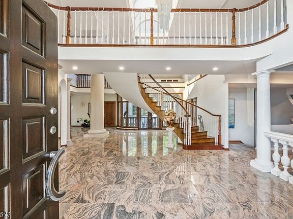 5th image of 1 Brighton Ct