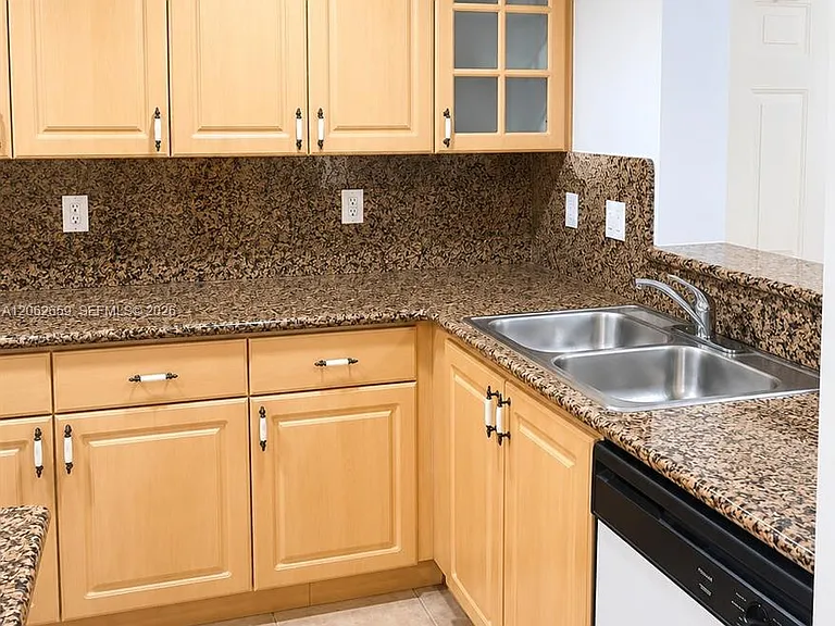 6560 NW 114th Ave #505 — Photo 3