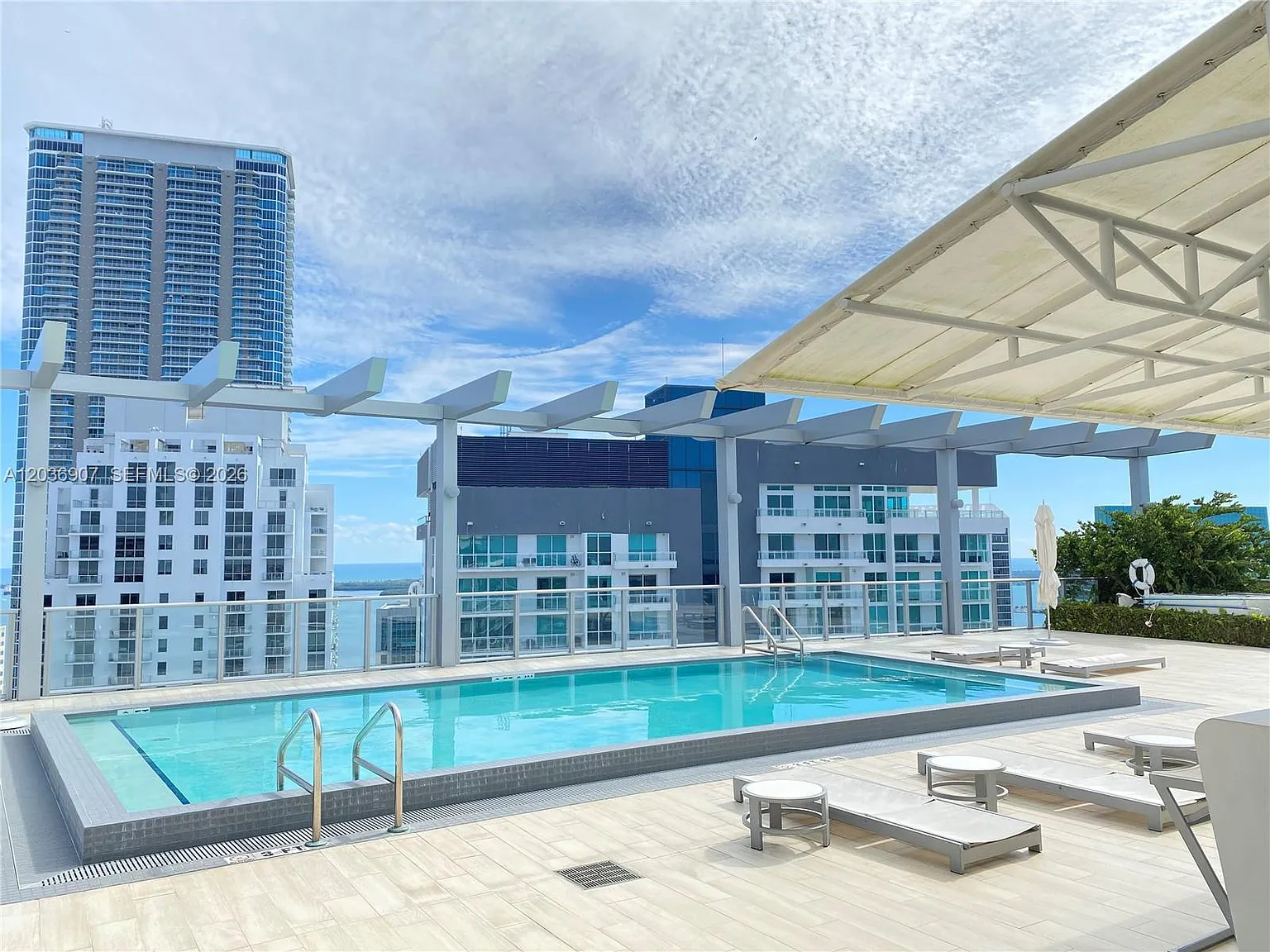 1100 Millecento Residences — Photo 2