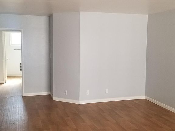 3rd image of 304 N Rossmore Ave APT 20