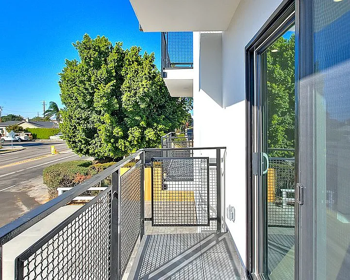 5850 Vineland Ave — Photo 18
