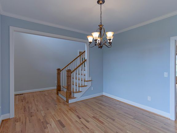 5th image of 75 Acorn Ridge Dr
