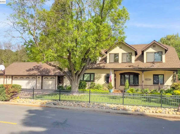 1002 El Curtola Blvd, Walnut Creek, CA 94595