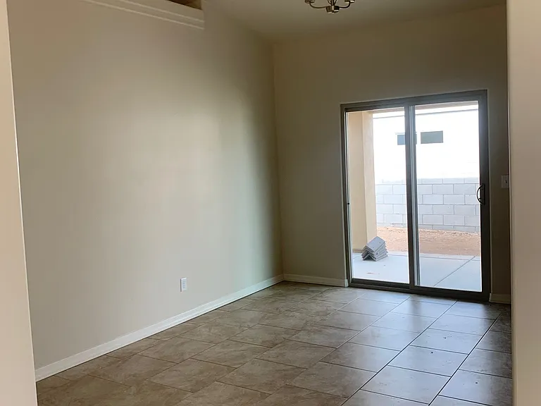 3312 E Farm Crest Ave — Photo 5