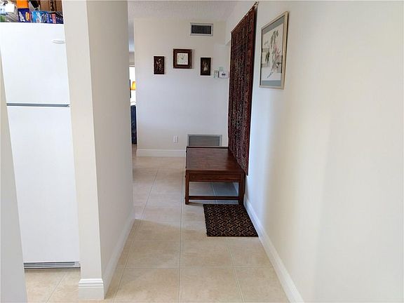 2nd image of 26 Vista Gardens Trl