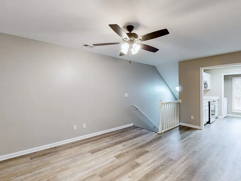 101 Manor Ave — Photo 4