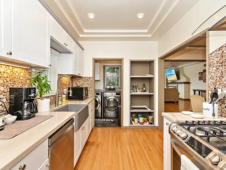 10206 S Hobart Blvd — Photo 12