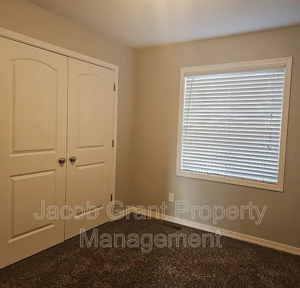 2825 N Sunlight Dr — Photo 15
