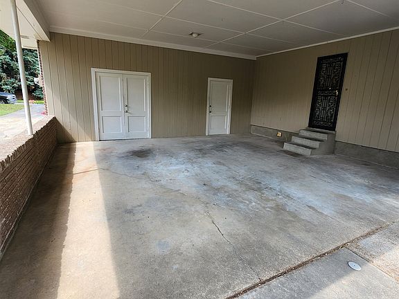 4th image of 4349 Woodcrest Dr