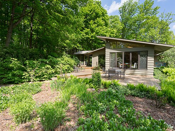 3rd image of 5990 Crabtree Ln