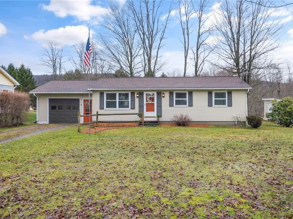 11 Briarwood Ln, Newfield, NY 14867