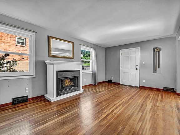 3rd image of 993 Homer Ave