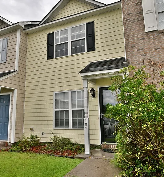 104 Streamwood Dr — Photo 3