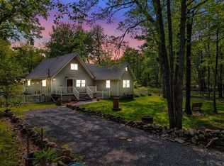3137 Fern Rd, Pocono Summit, PA 18346