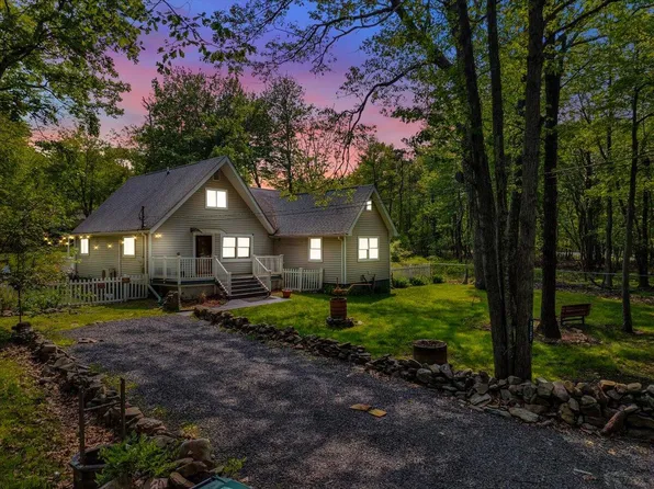 3137 Fern Rd, Pocono Summit, PA 18346