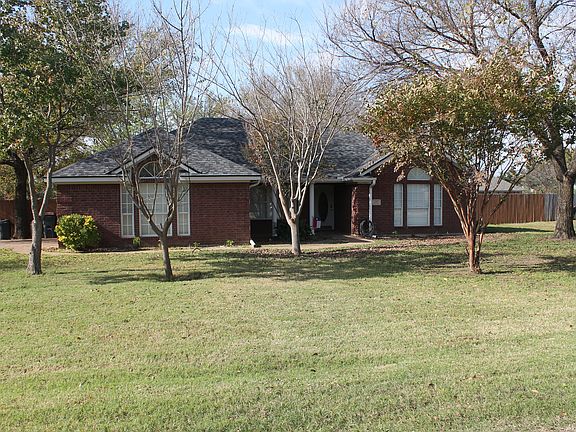2nd image of 224 Lost Oaks Dr