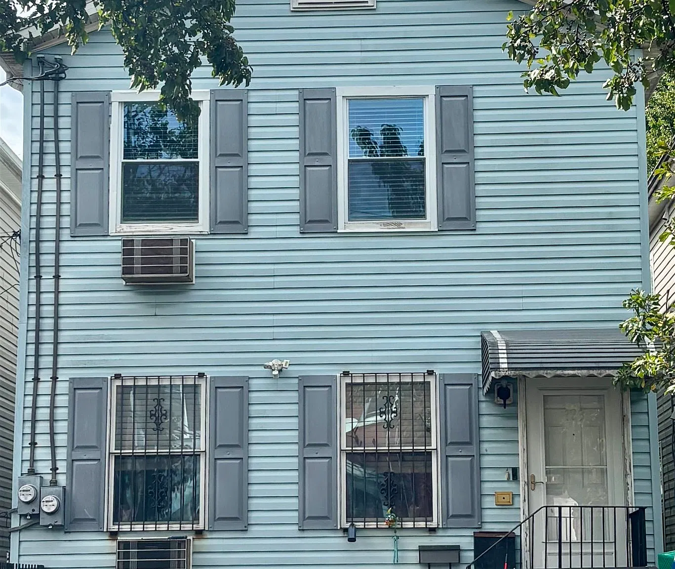 3 bed, 1.0 bath, $2,300 — Photo 1