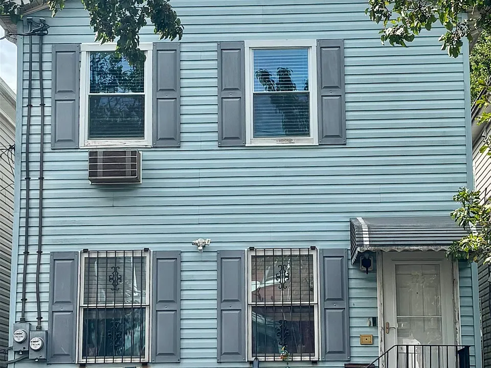 123 Orient Ave