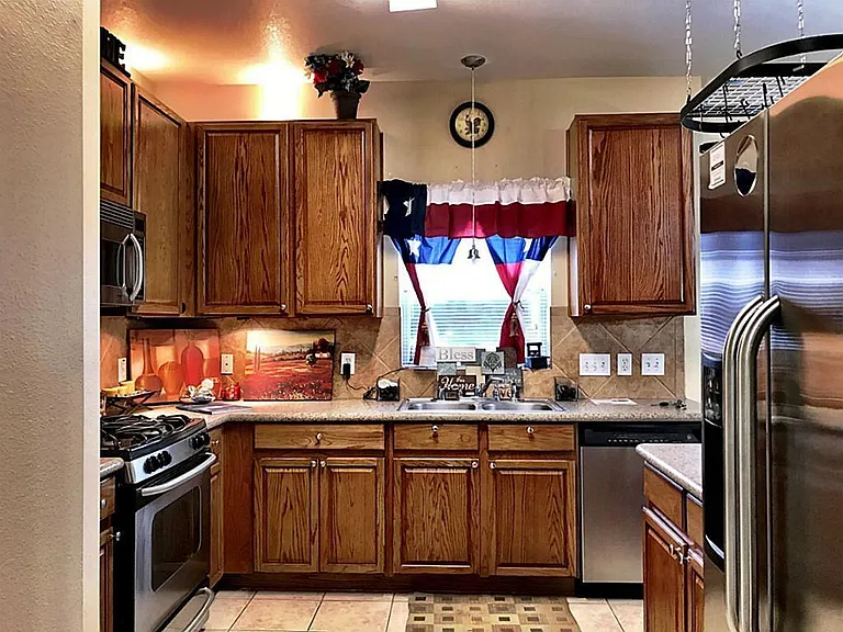 SS Appliances (including fridge) - move in ready