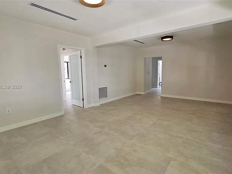 424 NE 63rd St — Photo 3